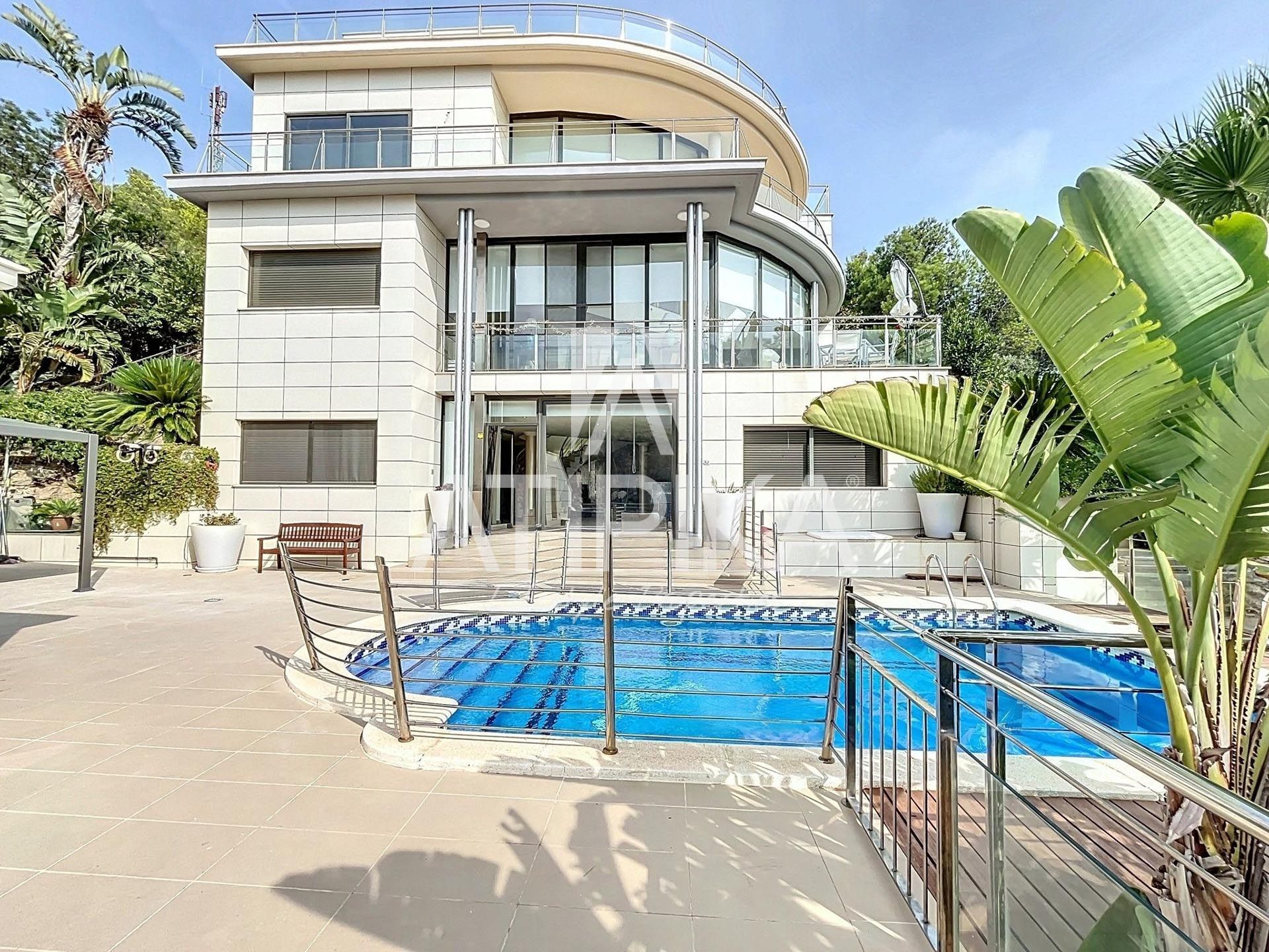 Vista exterior de Casa o xalet de lloguer en Castelldefels amb Aire condicionat, Calefacció i Terrassa