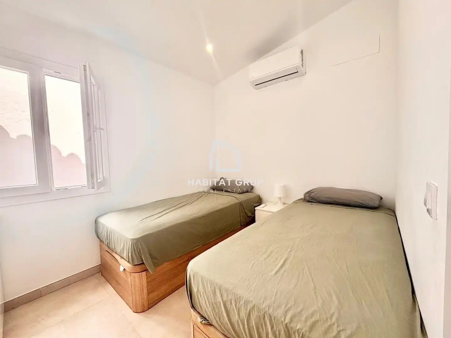 Dormitori de Casa adosada en venda en Ciutadella de Menorca amb Aire condicionat, Jardí privat i Terrassa