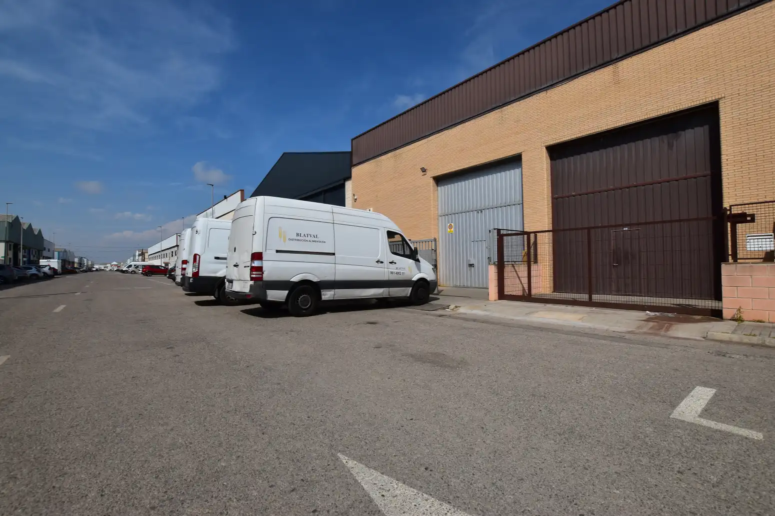 Parkplatz von Fabrikhallen zur Miete in Rafelbuñol / Rafelbunyol