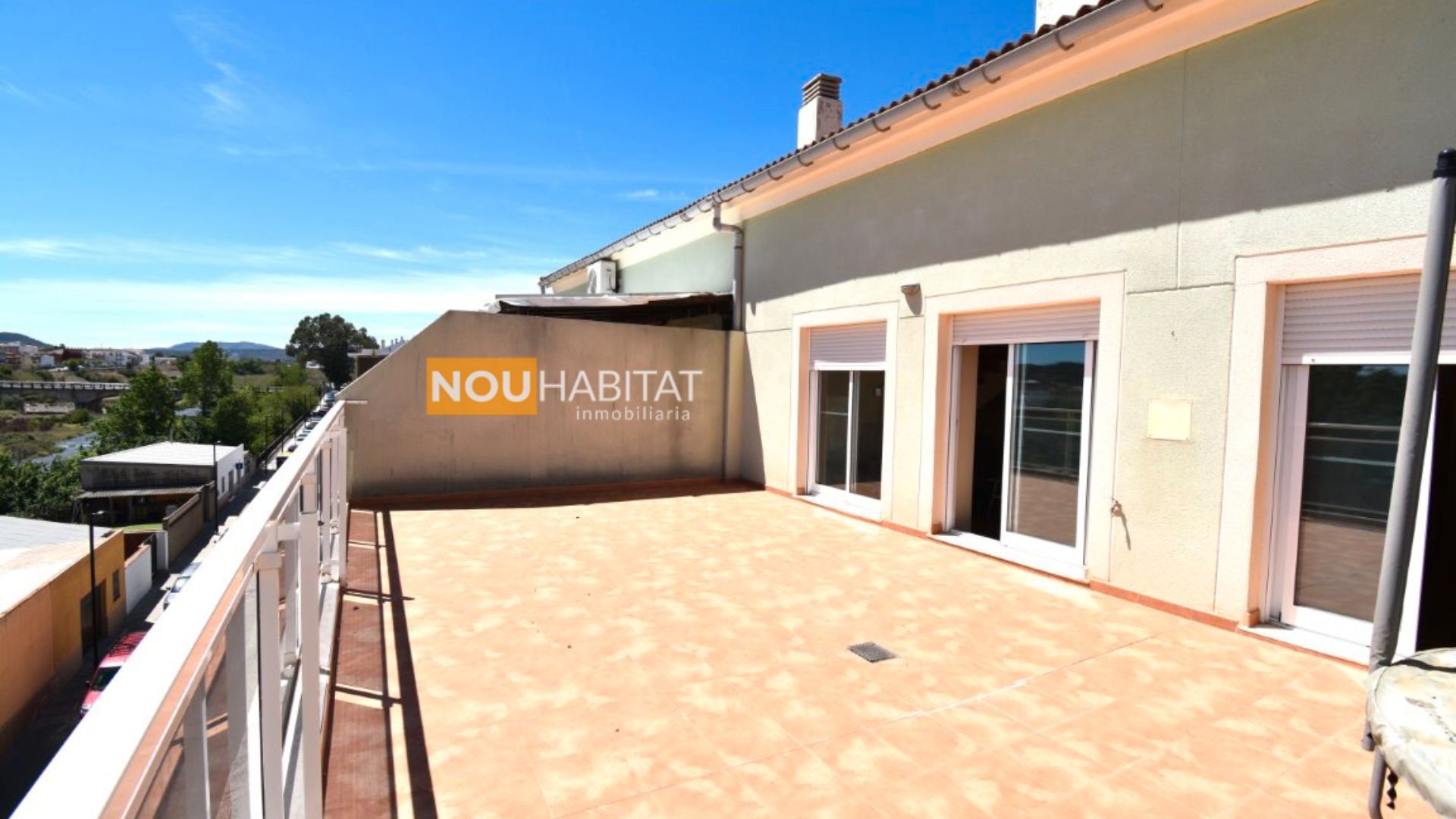 Terrasse von Dachboden zum verkauf in Montroy mit Terrasse