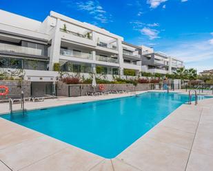 Vista exterior de Apartament de lloguer en Estepona amb Aire condicionat, Terrassa i Piscina