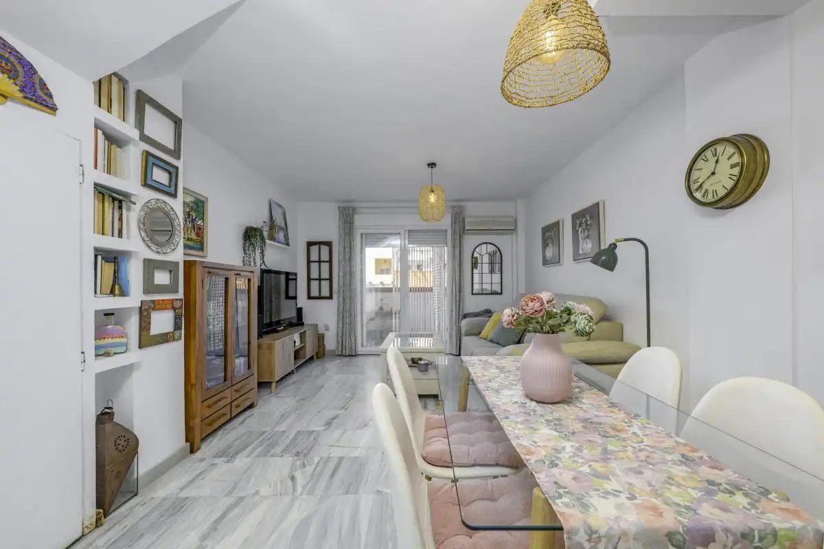 Living room of Duplexes for sale in San Juan de Aznalfarache  with Air Conditioner, Heating and Private garden