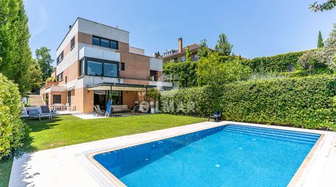 Chalet pareado con jardín y piscina privada en Colonia Diplomáticos, AravacaEste chalet pareado está situado en Colonia Diplomátic