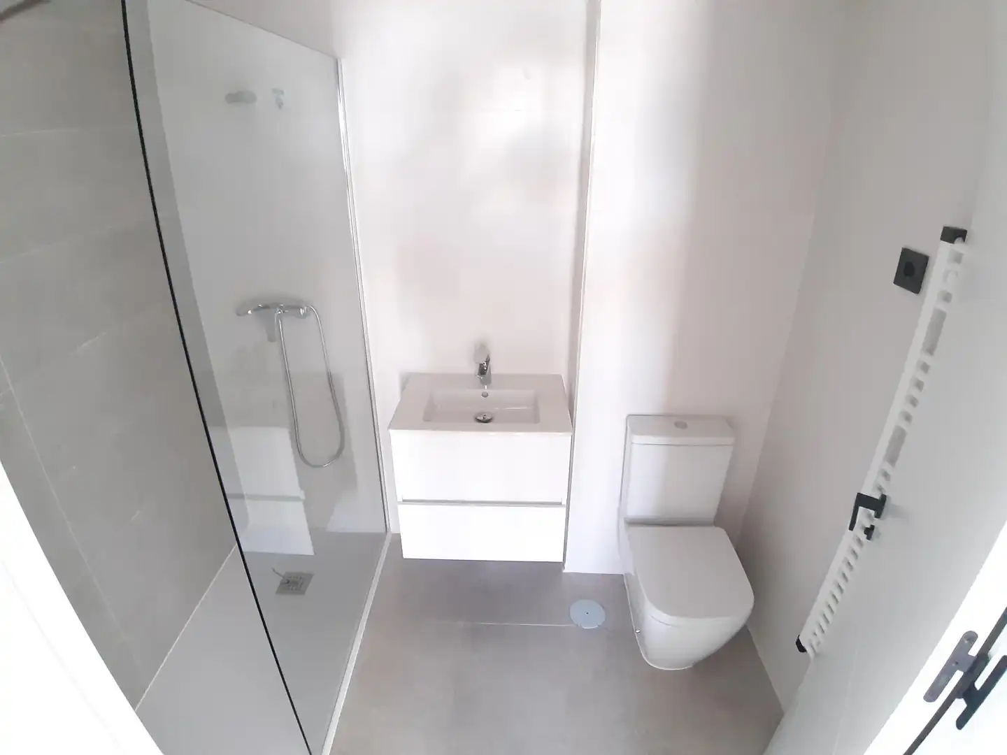 Baño de Ático de alquiler en Fuengirola con Terraza, Trastero y Jacuzzi