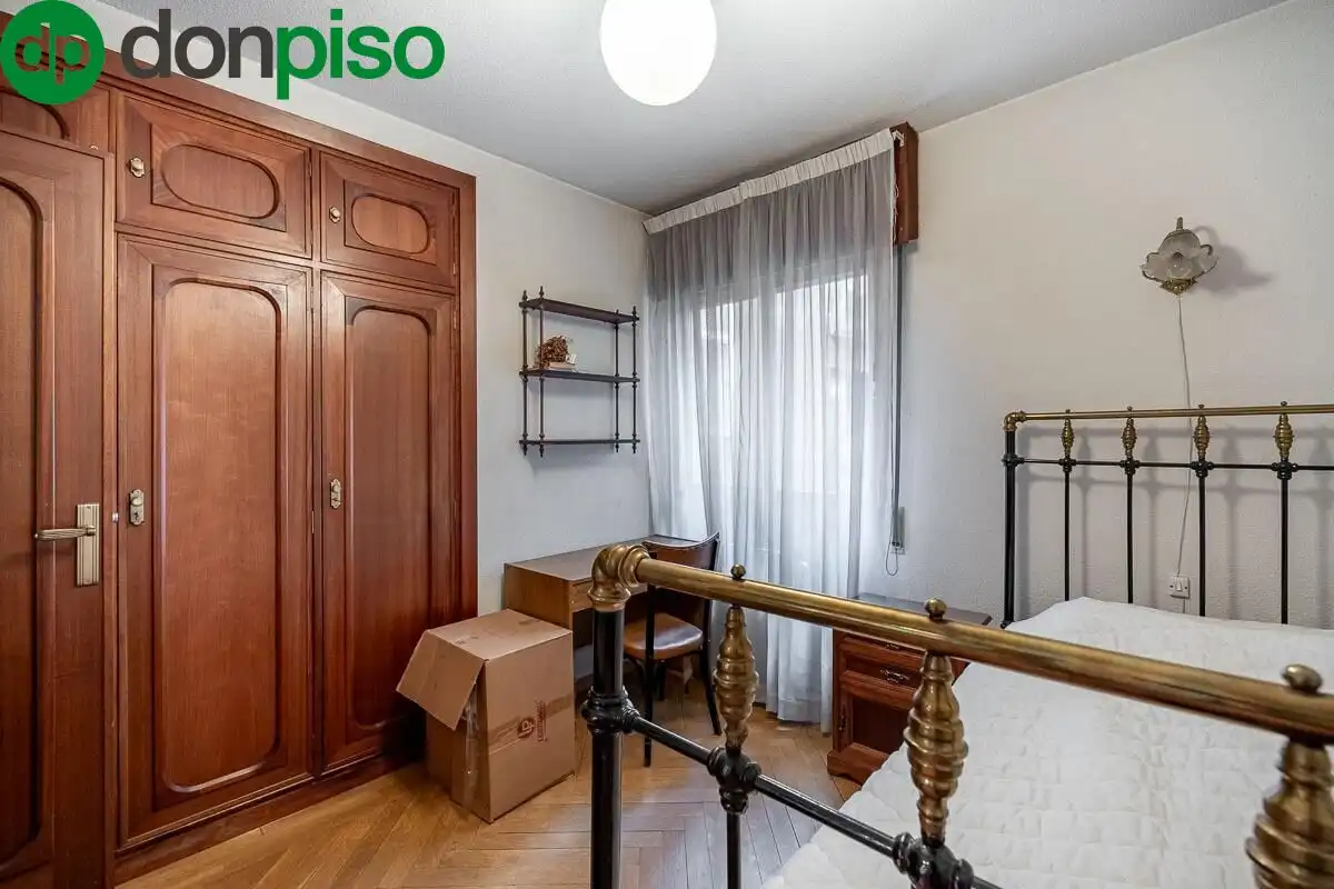Bedroom of Flat for sale in Granada  with Air Conditioner, Heating and Terrace