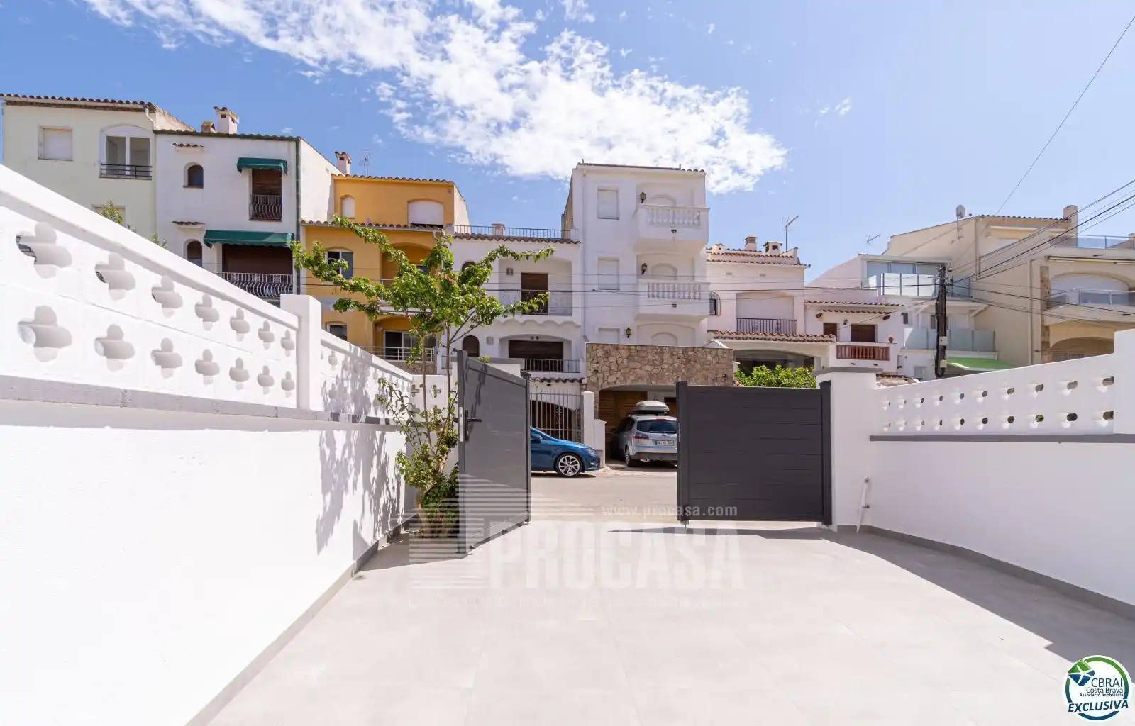 Vista exterior de Casa adosada en venda en Empuriabrava amb Aire condicionat, Calefacció i Traster