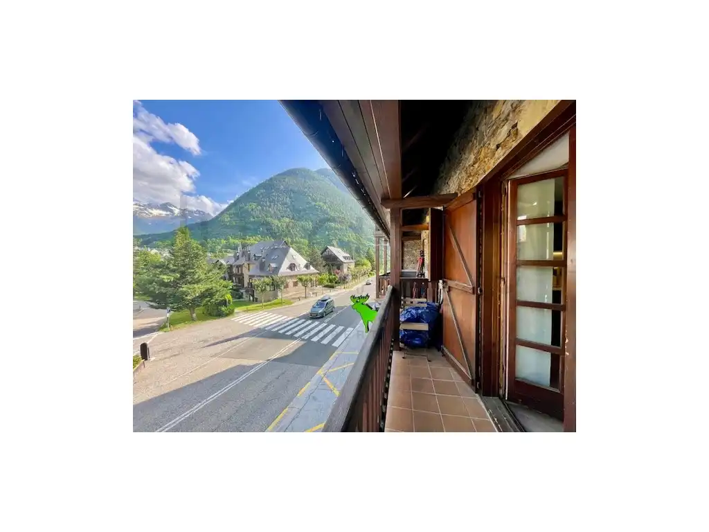 Exterior view of Apartments for sale in Naut Aran