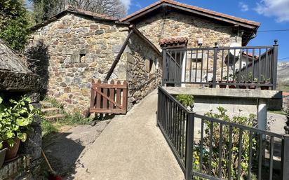 Vista exterior de Casa o xalet en venda en San Roque de Riomiera amb Terrassa i Balcó