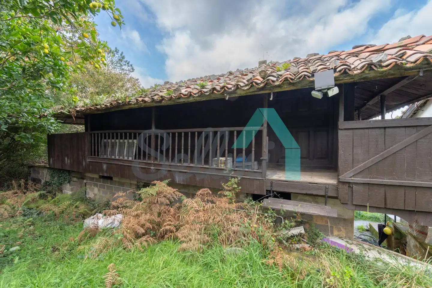 Vista exterior de Casa o xalet en venda en Cudillero amb Jardí privat i Traster