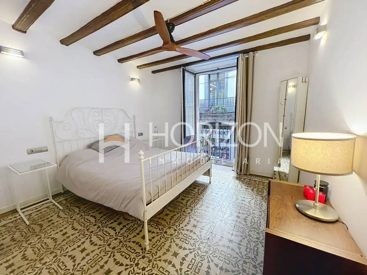 Dormitori de Apartament en venda en Barcelona amb Aire condicionat, Calefacció i Moblat