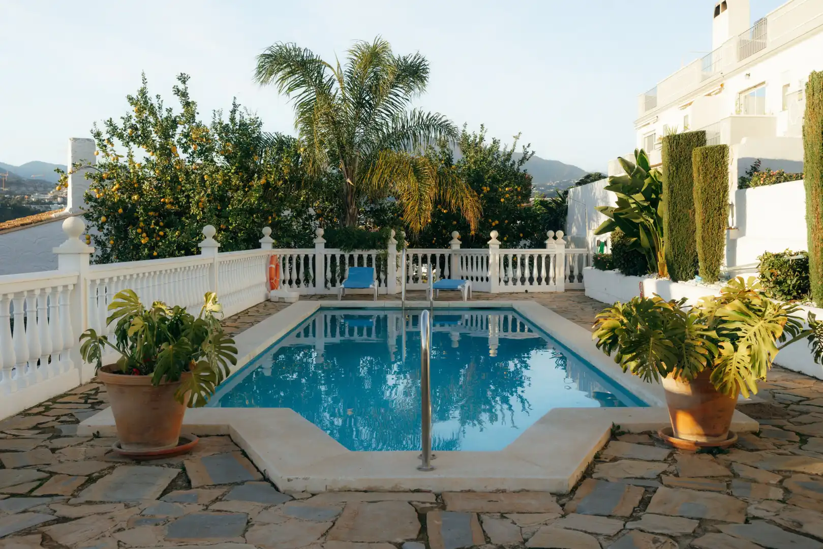 Piscina de Casa adosada en venda en Estepona amb Aire condicionat, Jardí privat i Terrassa