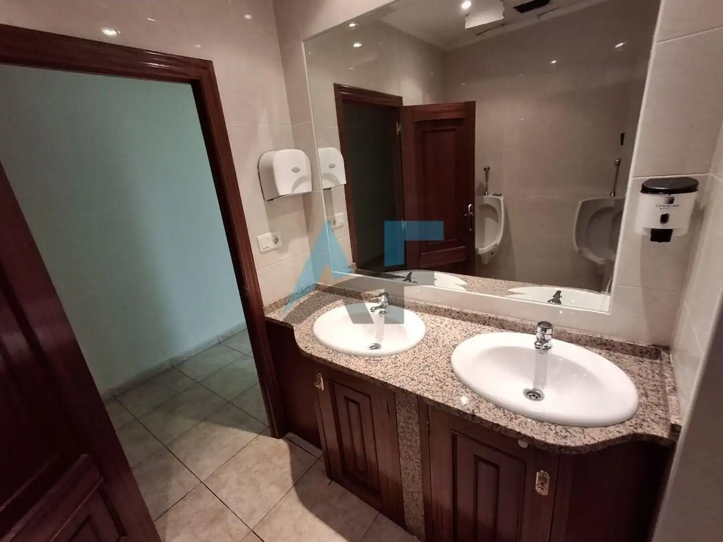 Baño de Oficina de alquiler en Ourense Capital  con Calefacción