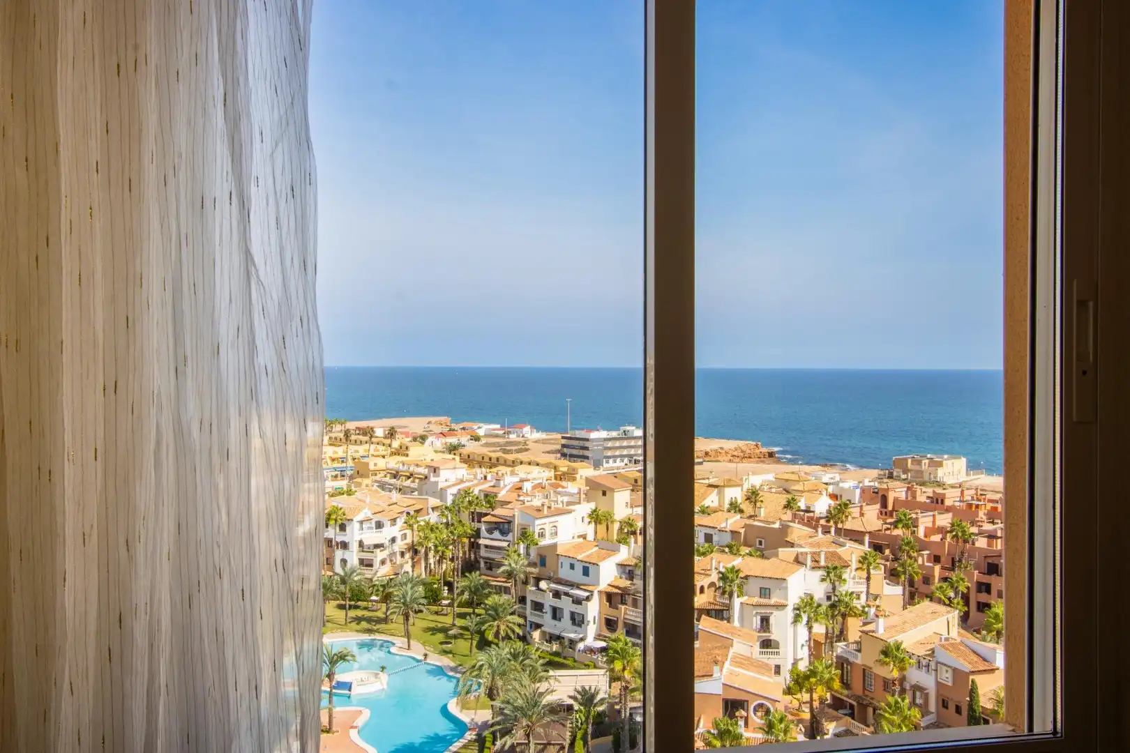 Dormitori de Apartament en venda en Torrevieja amb Jardí privat, Terrassa i Balcó