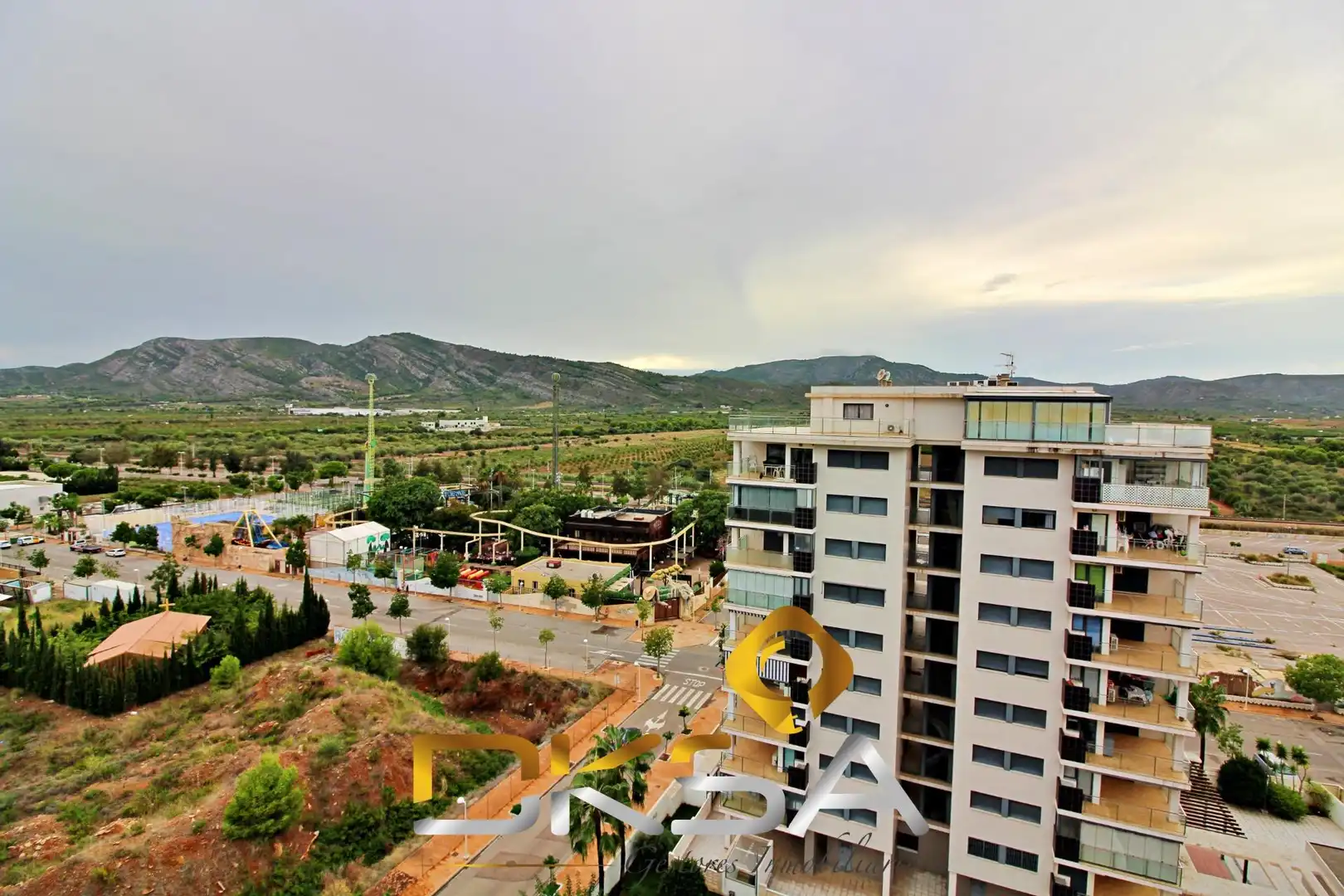 Vista exterior de Àtic en venda en Oropesa del Mar / Orpesa amb Aire condicionat, Calefacció i Jardí privat