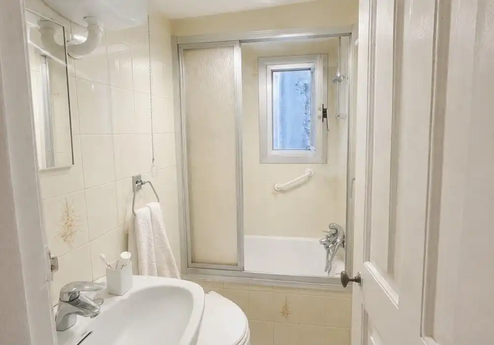 Badezimmer von Wohnung zum Verkauf in Bilbao 