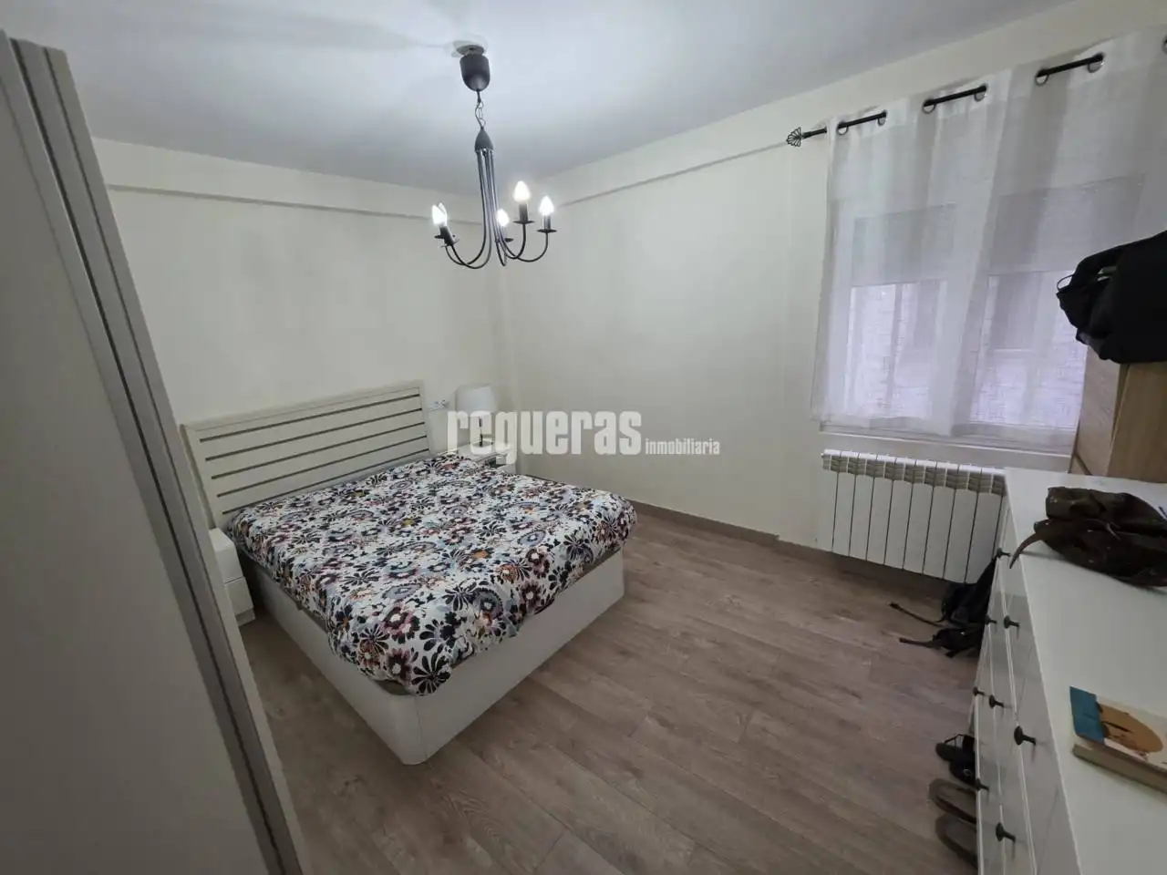 Schlafzimmer von Wohnung zur Miete in Avilés mit Heizung und Möbliert