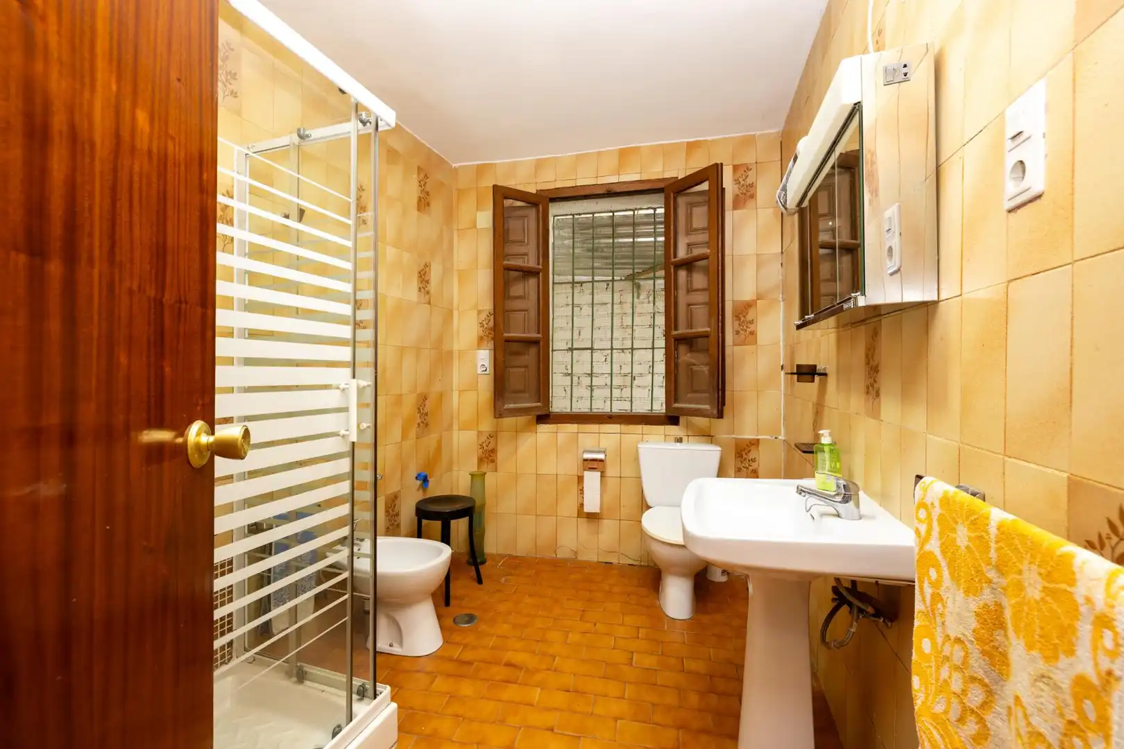 Badezimmer von Country house zum Verkauf in Armilla mit Privatgarten und Terrasse