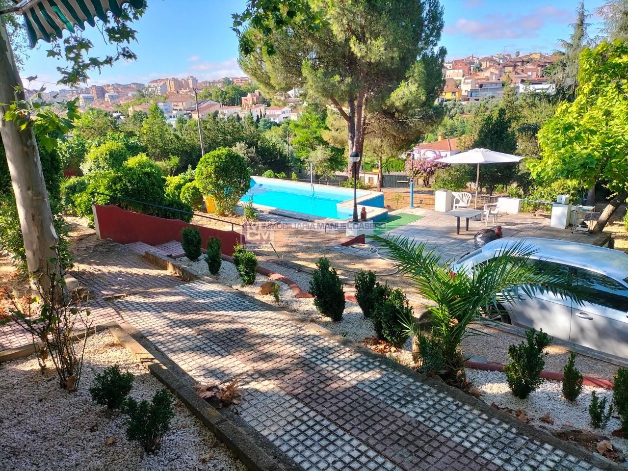 Piscina de Casa o xalet en venda en Cáceres Capital amb Calefacció, Jardí privat i Traster