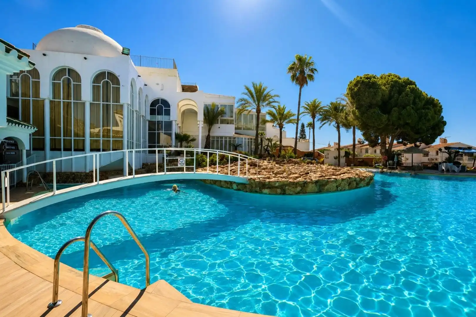 Piscina de Apartamento en venta en Nerja con Aire acondicionado, Calefacción y Terraza