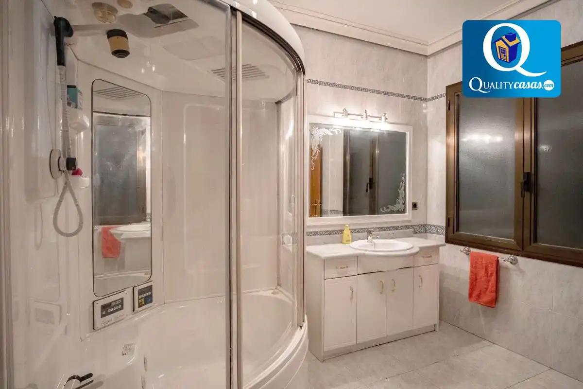 Baño de Casa adosada en venta en Novelda con Aire acondicionado, Calefacción y Terraza