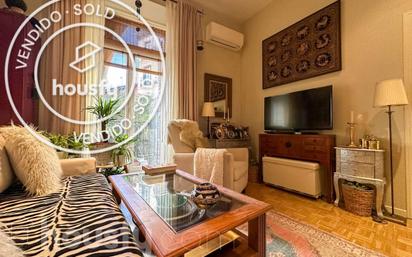 Sala d'estar de Pis en venda en  Madrid Capital amb Aire condicionat, Calefacció i Parquet