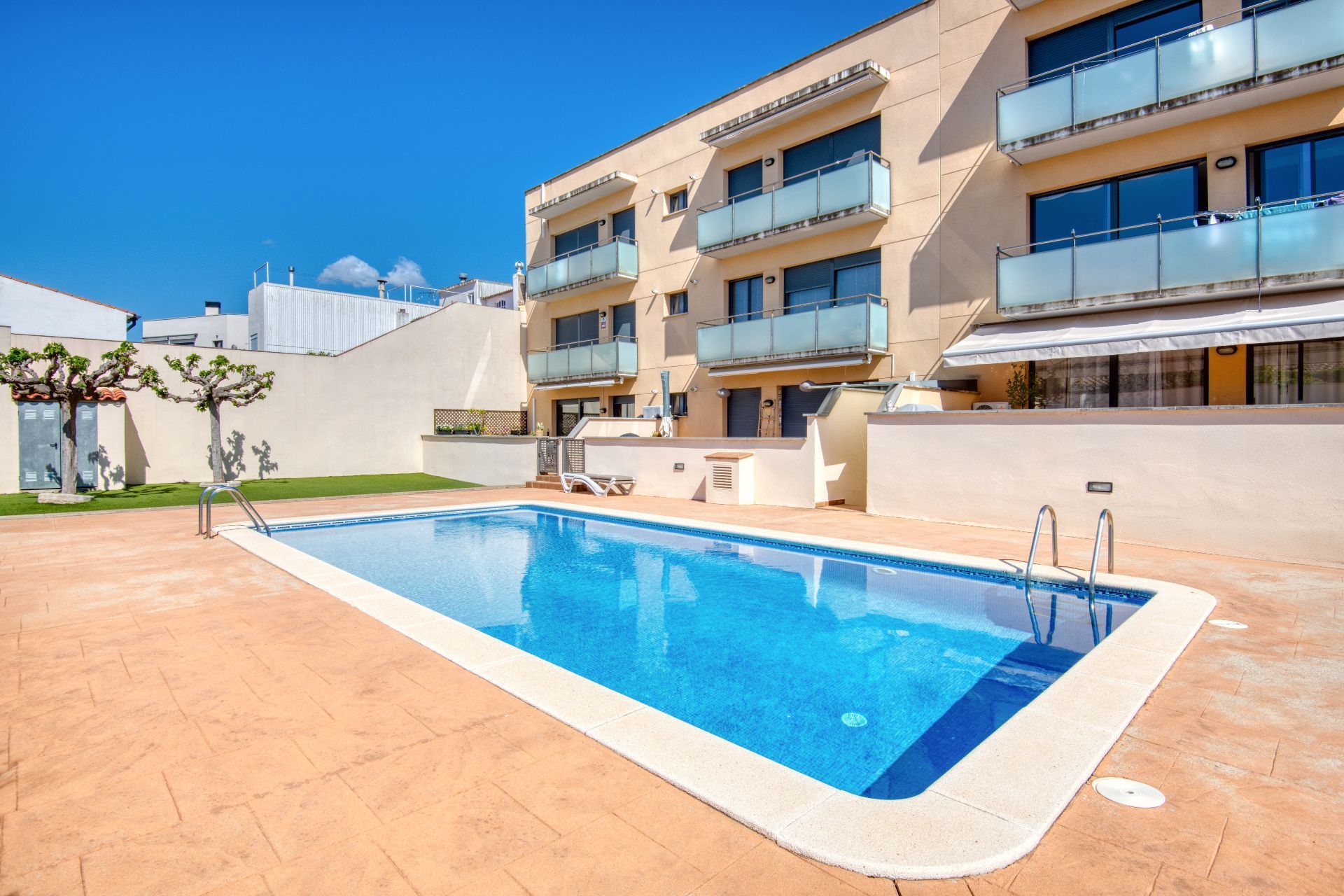 Swimming pool of Flat for sale in Sant Feliu de Guíxols  with Heating, Terrace and Storage room