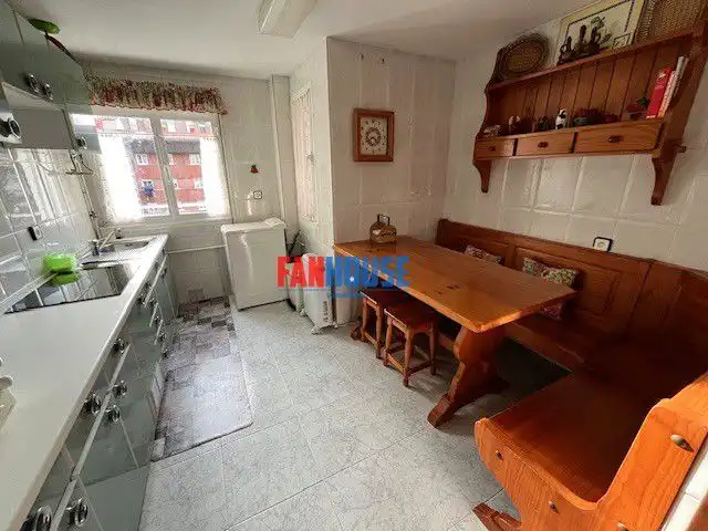 Cocina de Piso en venta en Gijón  con Calefacción y Trastero