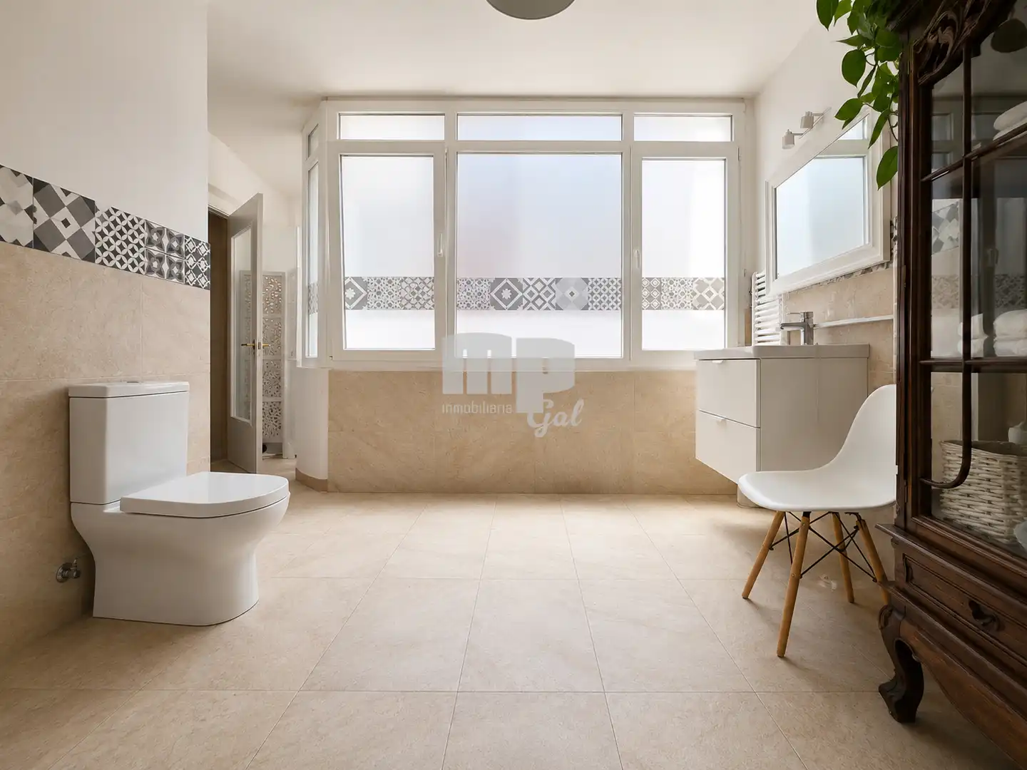 Baño de Piso en venta en Vigo  con Calefacción, Terraza y Trastero