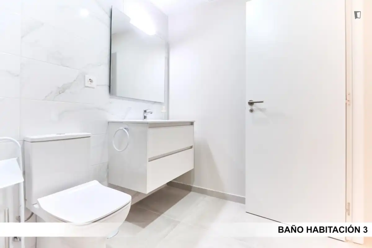 Bany de Apartament per a compartir en Dos Hermanas amb Aire condicionat, Calefacció i Moblat