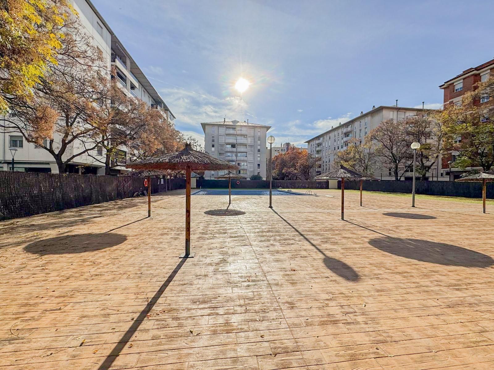 Vista exterior de Piso de alquiler en Cerdanyola del Vallès con Aire acondicionado y Piscina comunitaria