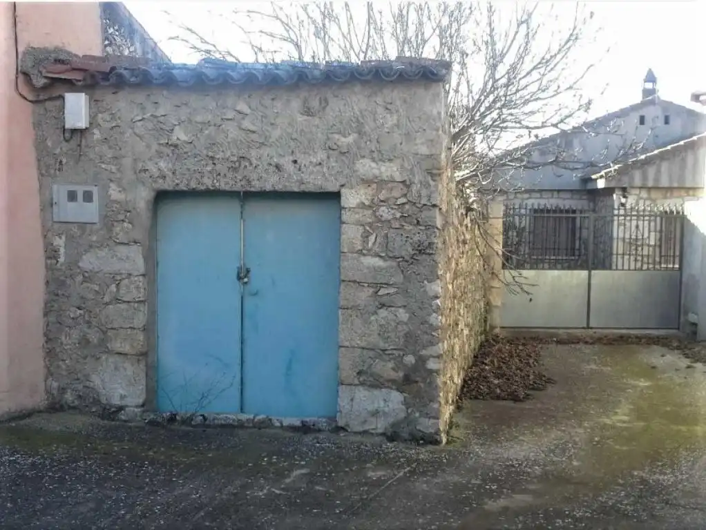 Außenansicht von Einfamilien-Reihenhaus zum Verkauf in Mirabueno