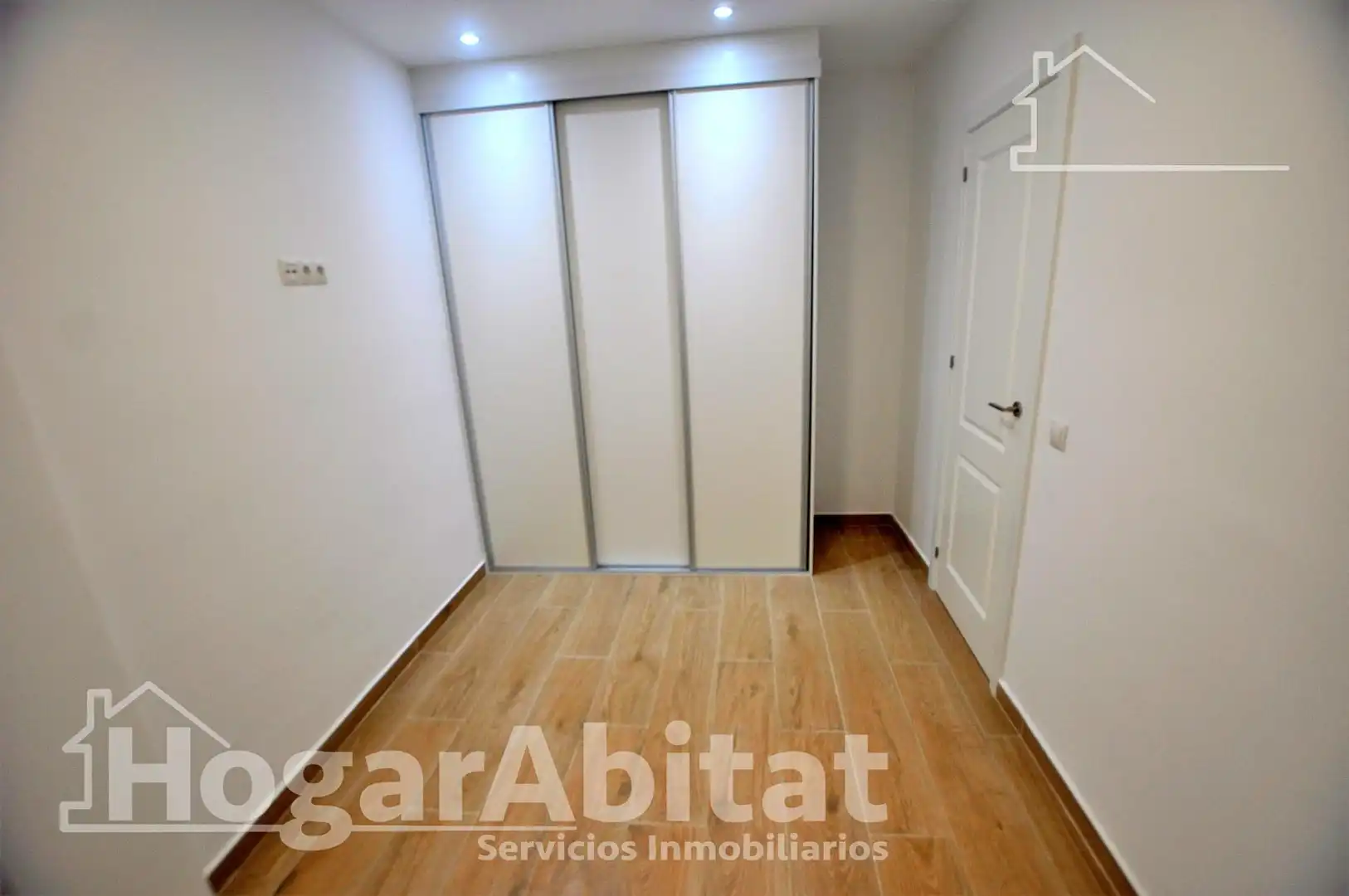 Bedroom of Flat for sale in Valencia  with Balcony