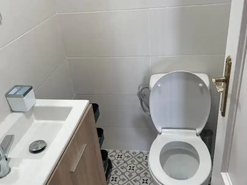 Baño de Piso de alquiler en Benalmádena con Aire acondicionado, Piscina y Amueblado