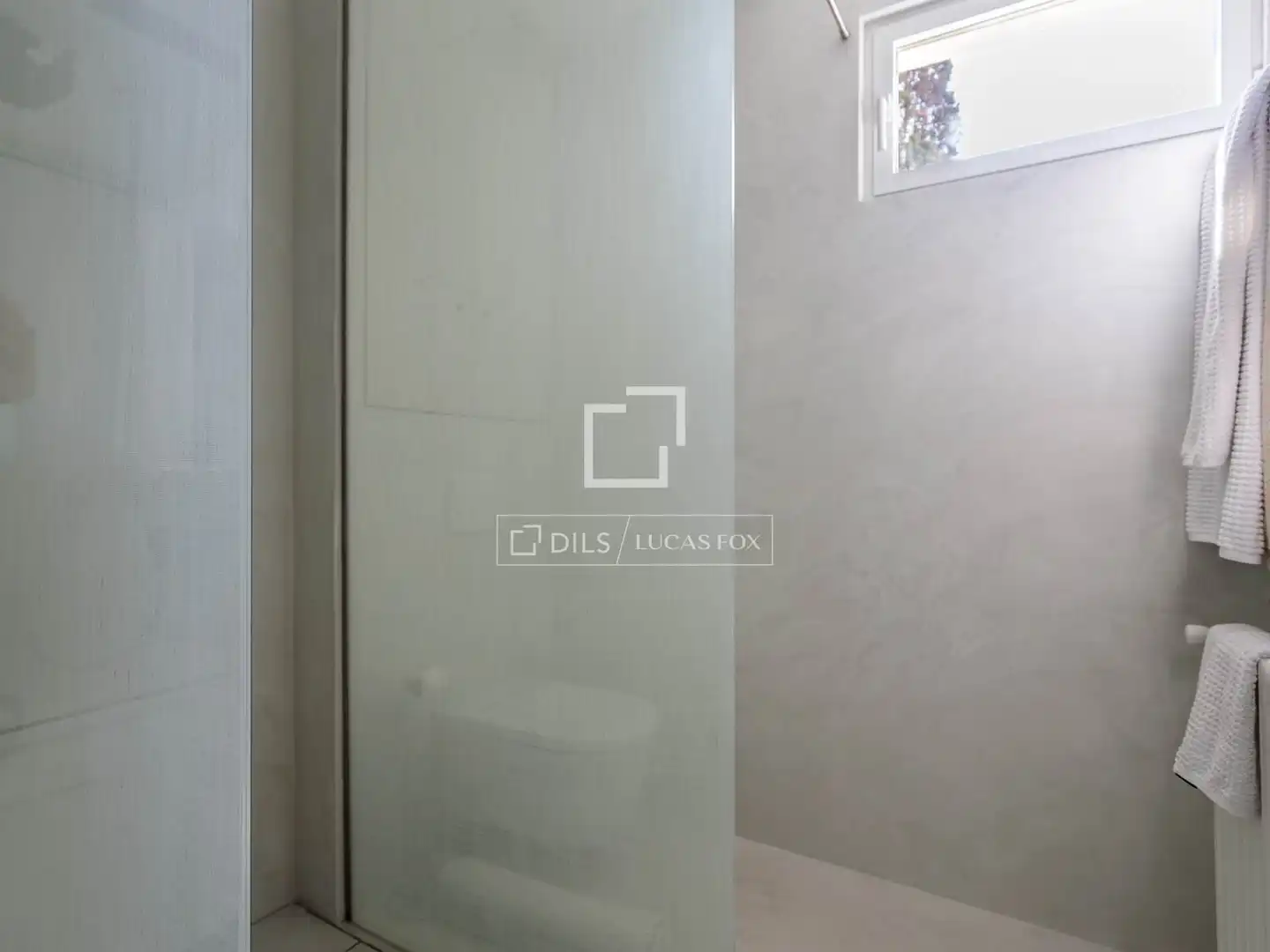 Bathroom of Flat for rent in Madrid  with Air Conditioner, Heating and Private garden