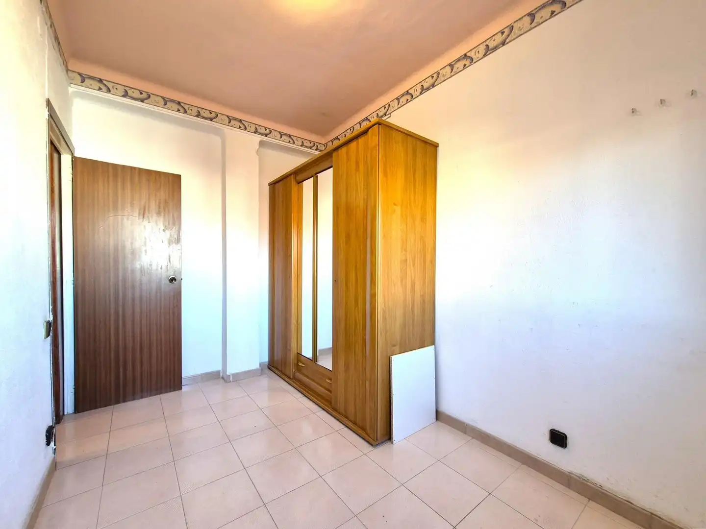 Bedroom of Apartments for sale in Barcelona