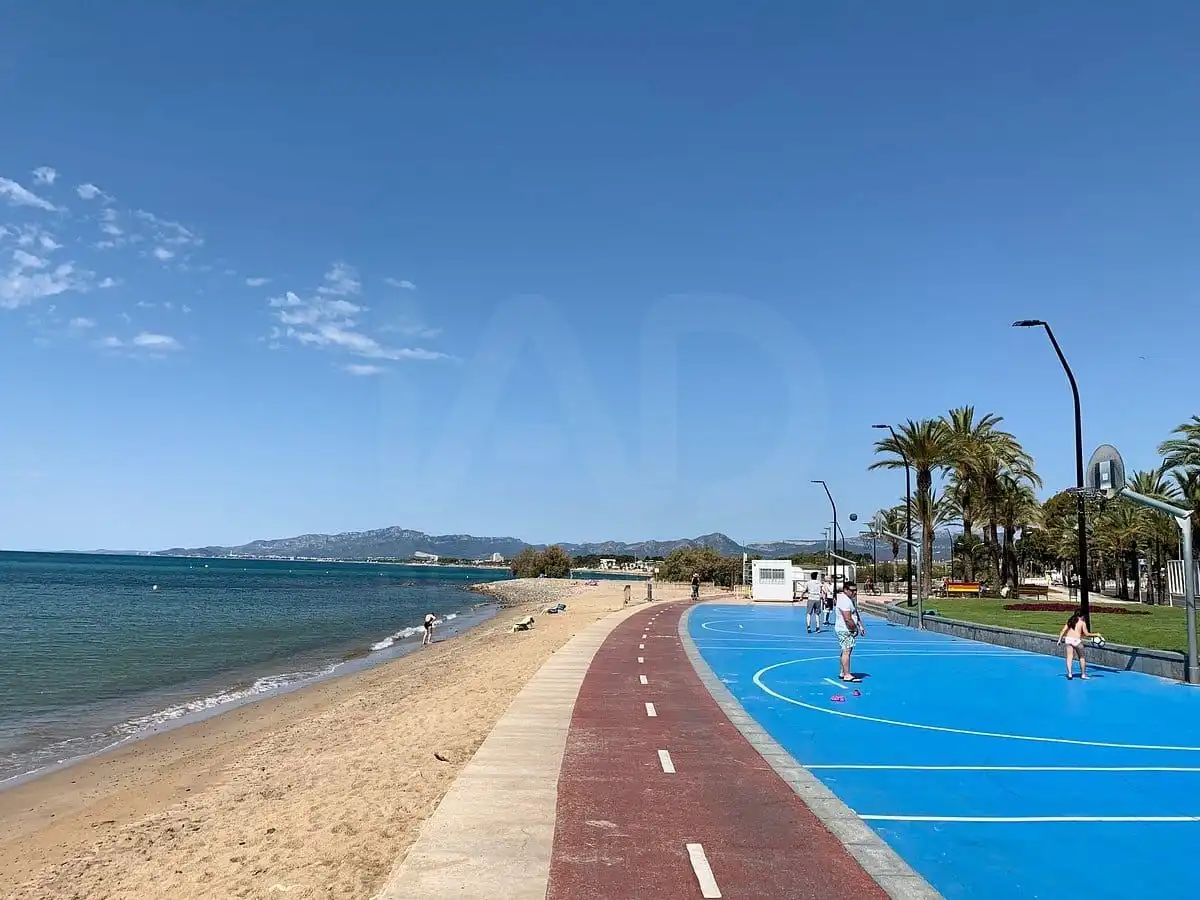 Vista exterior de Pis en venda en Cambrils amb Terrassa