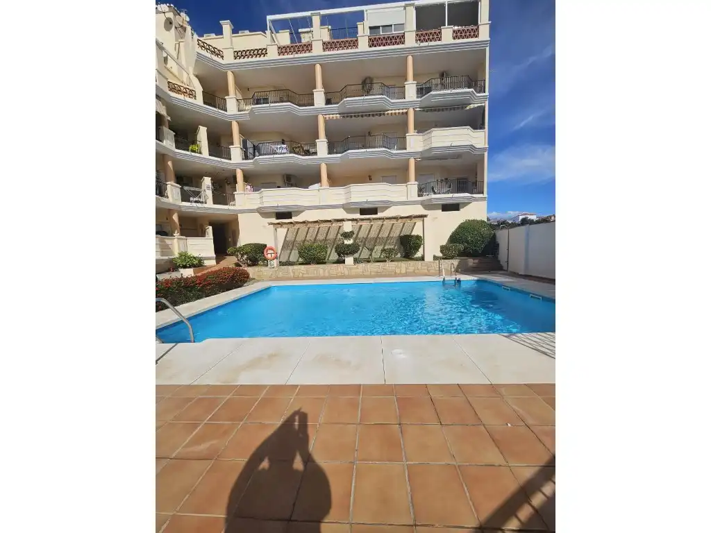 Piscina de Pis en venda en Torrox amb Jardí privat, Terrassa i Piscina