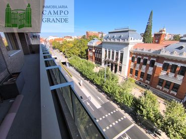 Pis amb ascensor en venda a Avenida República Argentina