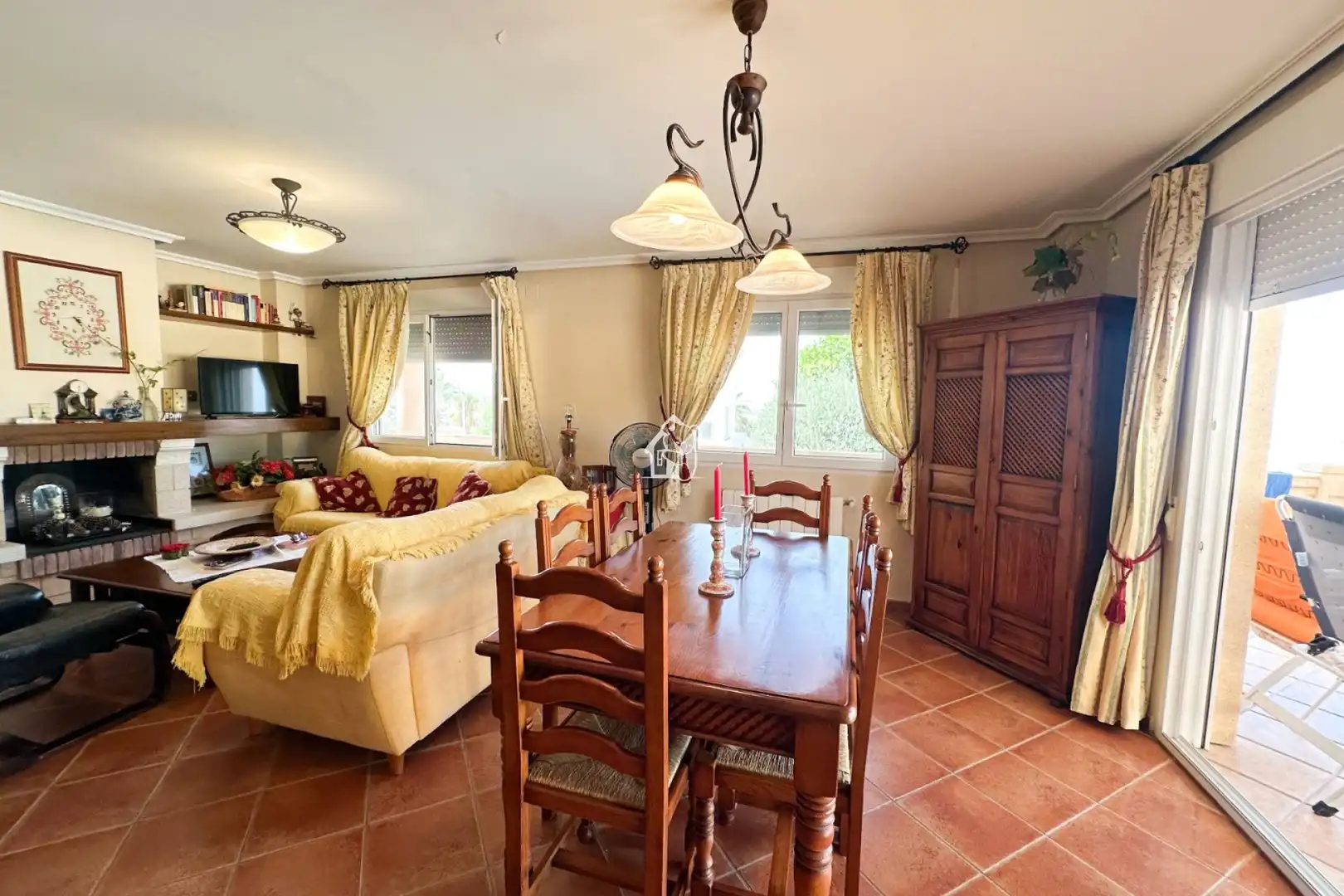 Menjador de Finca rústica de lloguer en San Miguel de Salinas amb Aire condicionat, Jardí privat i Terrassa