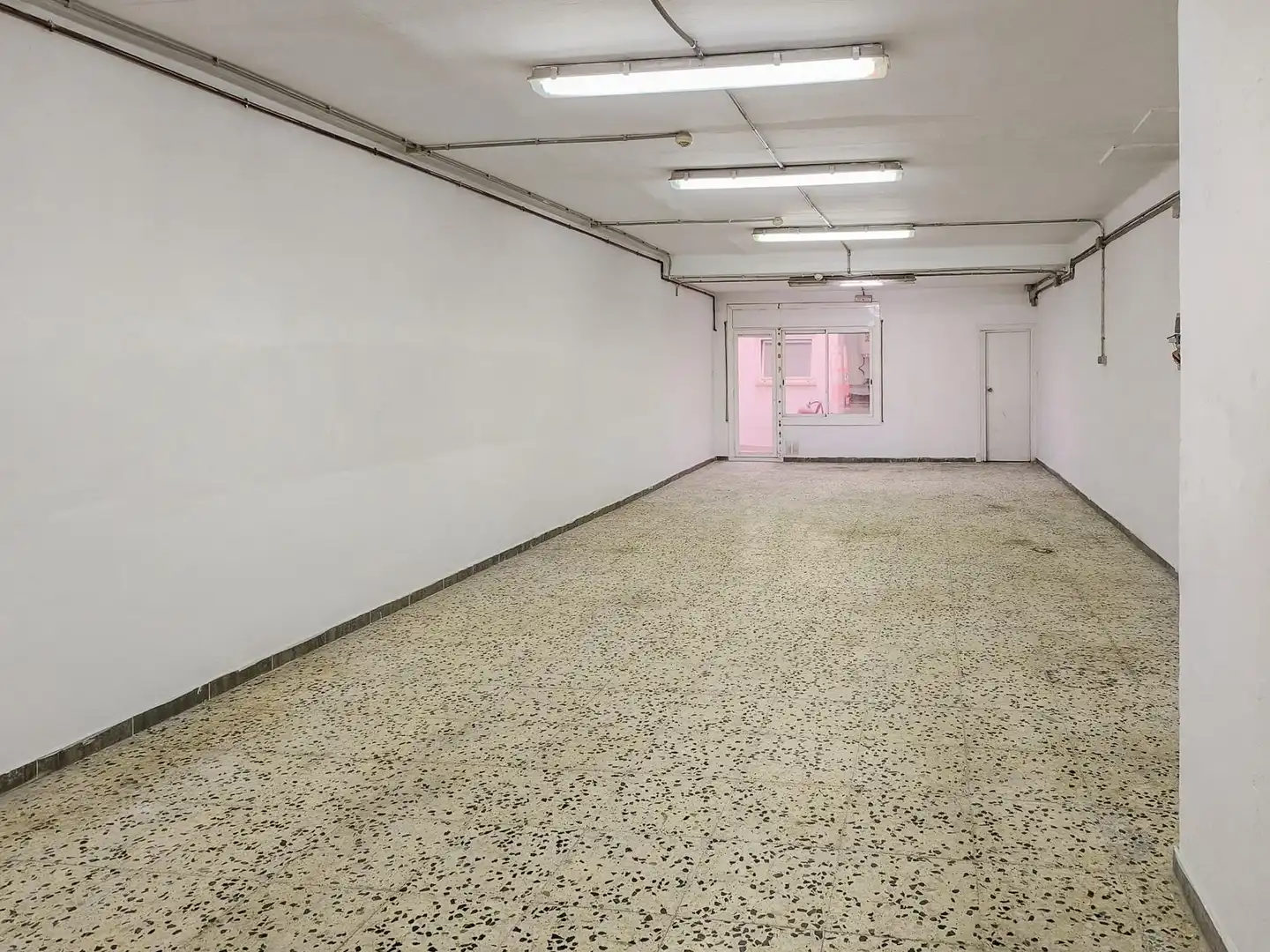 Einfamilien-Reihenhaus zum Verkauf in Terrassa mit Heizung und Terrasse