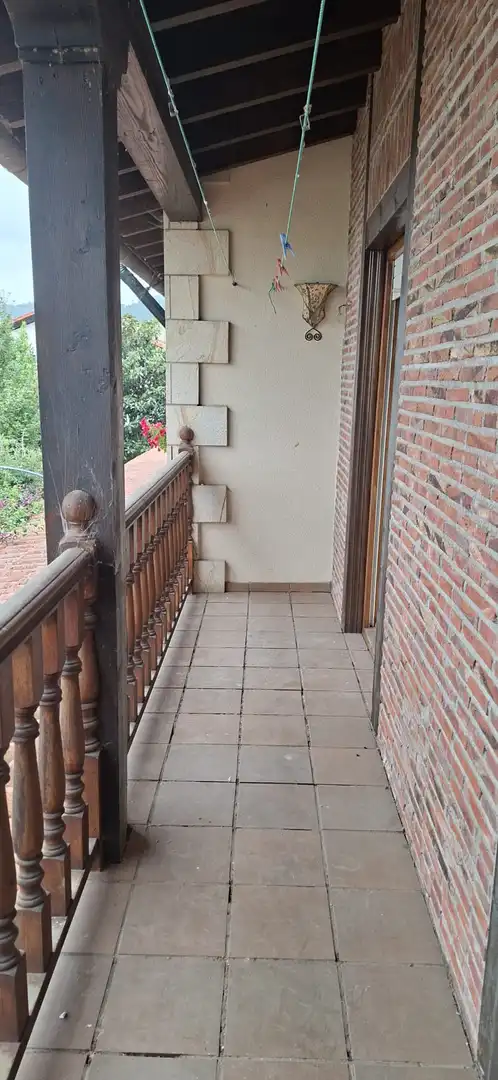 Terrassa de Casa adosada en venda en Cabezón de la Sal amb Calefacció, Jardí privat i Parquet