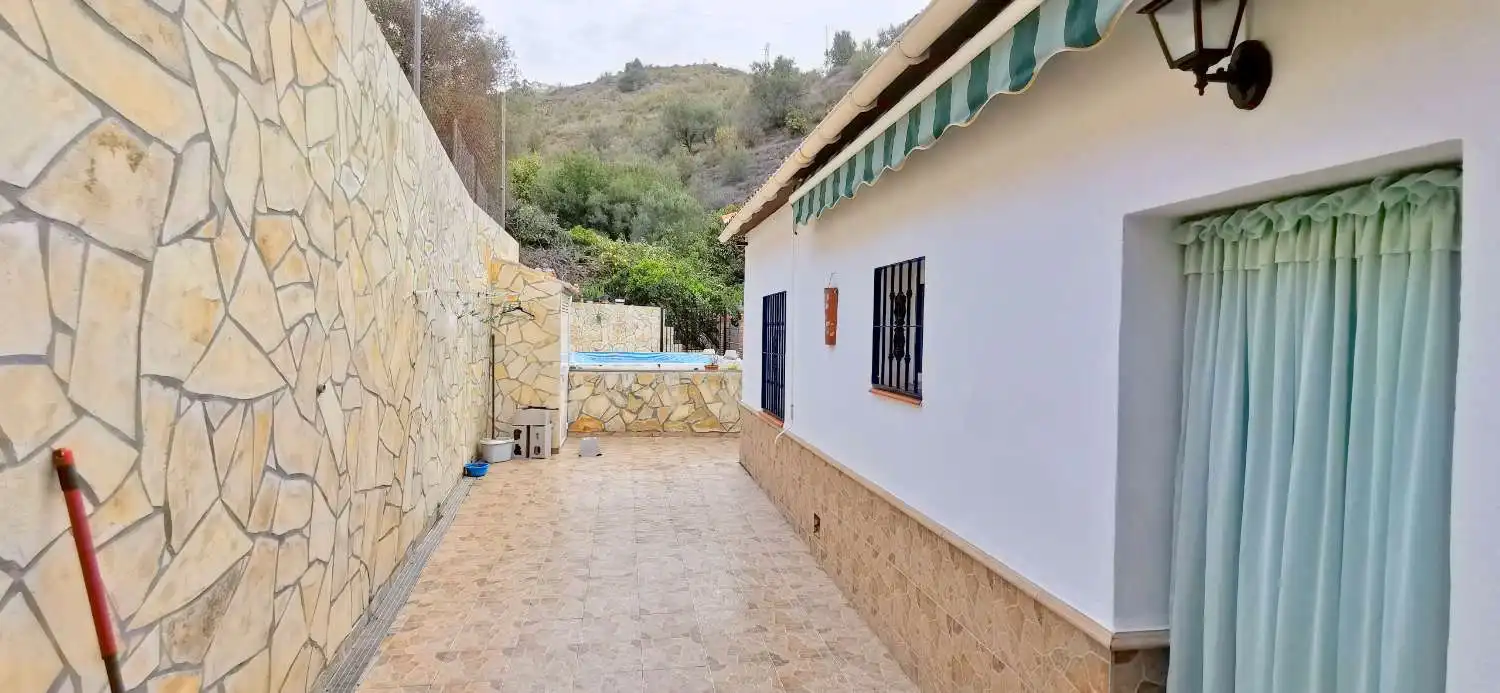 Vista exterior de Casa o xalet en venda en Canillas de Aceituno amb Jardí privat, Terrassa i Traster