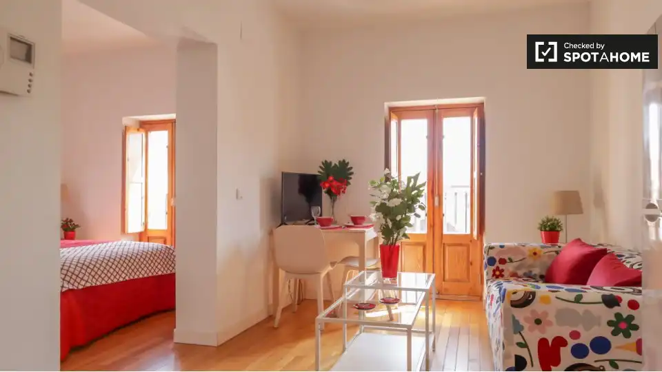 Flat with terrace to rent in Latina