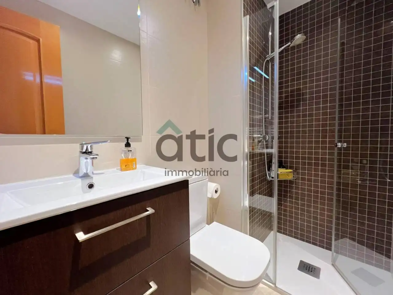 Bathroom of Flat for sale in Plaça Catalunya