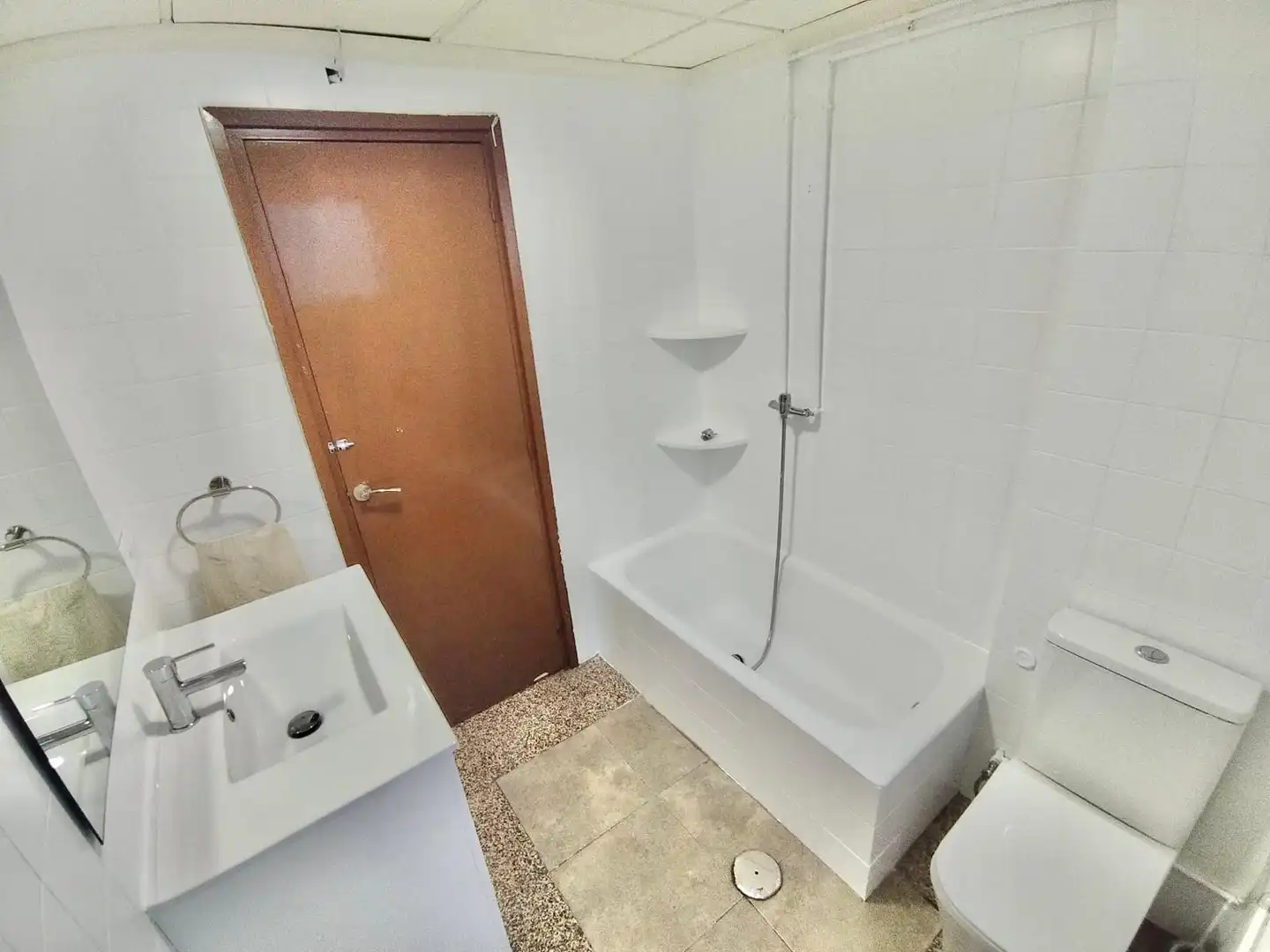 Baño de Apartamento de alquiler en Almoradí con Amueblado, Microondas y TV