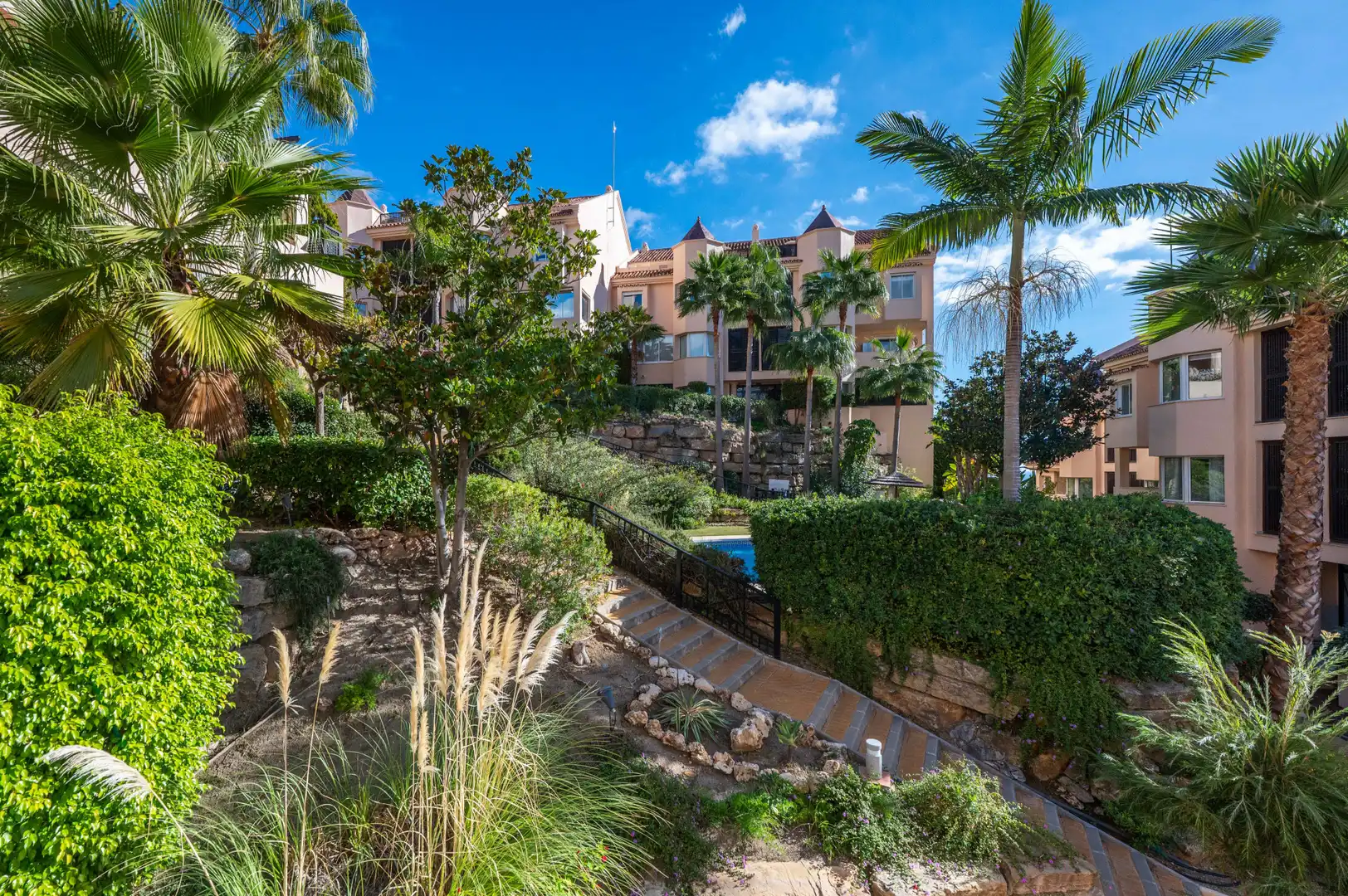 Jardí de Apartament en venda en Marbella amb Aire condicionat, Terrassa i Piscina