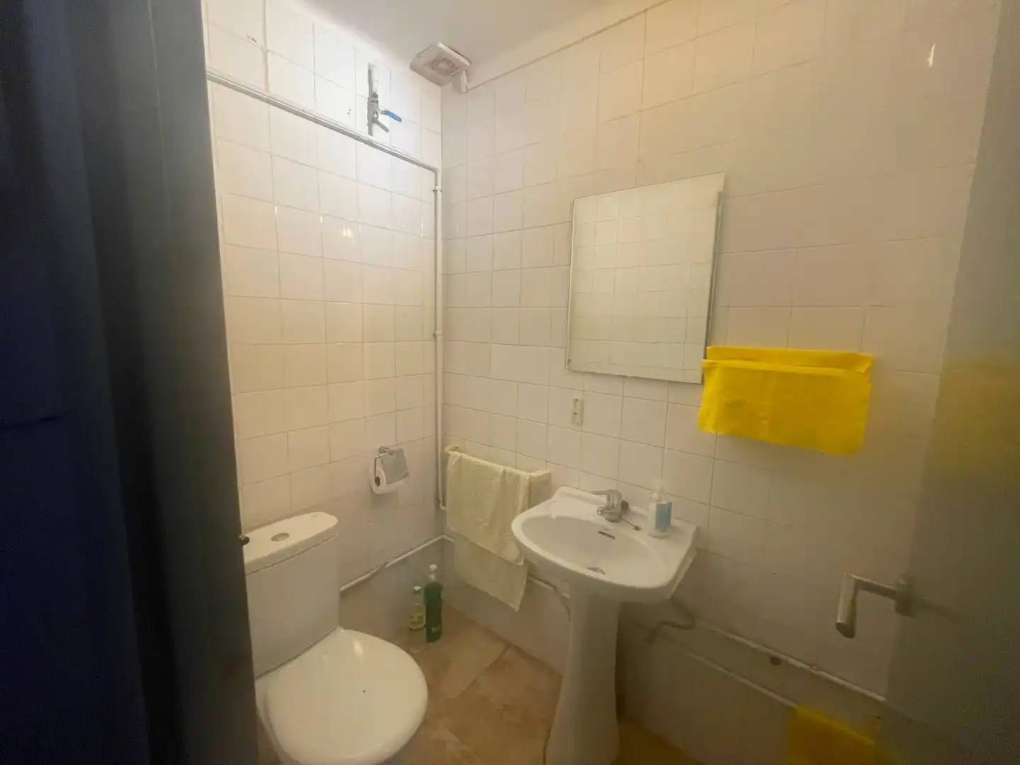 Badezimmer von Geschaftsraum zur Miete in Cornellà de Llobregat mit Parkett