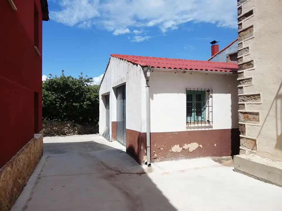 Vista exterior de Garaje en venta en Valle de Valdelaguna