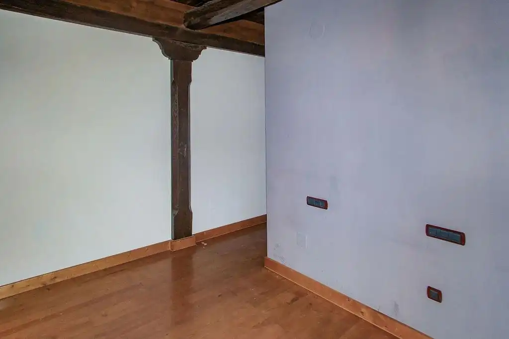 Buildings for sale in Vega de Valcarce