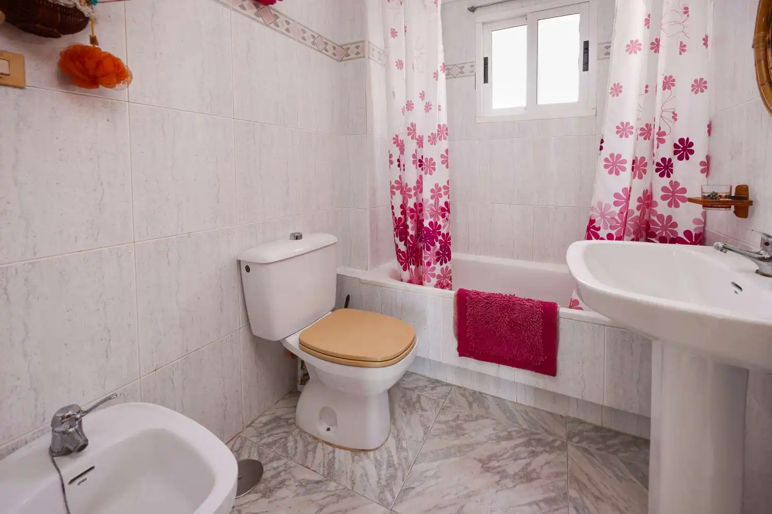 Bany de Apartament en venda en Torrevieja amb Terrassa, Piscina i Moblat